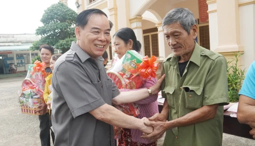 Chủ tịch UBND tỉnh Trần Ngọc Tam thăm, chúc tết các đơn vị, hộ dân vùng kinh tế mới tại Bình Phước và Đắk Lắk