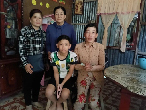 Cô Ca Thị Lắm tận tình trao yêu thương Cô Ca Thị Lắm tận tình trao yêu thương