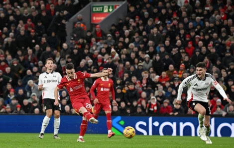 Liverpool vất vả cầm chân Fulham, Arsenal lỡ cơ hội áp sát ngôi đầu