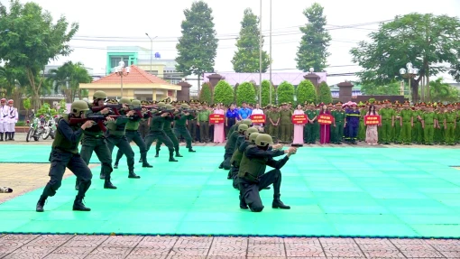 Công an Bến Tre triển khai Lực lượng 262- “Nắm đấm thép” tấn công, trấn áp tội phạm