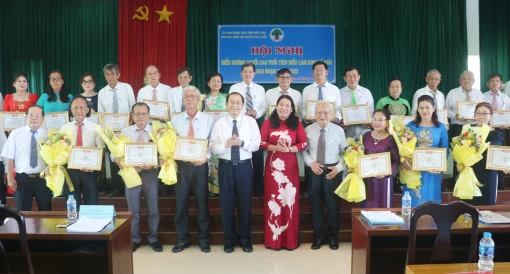 Người cao tuổi tích cực, gương mẫu trong các hoạt động xã hội Người cao tuổi tích cực, gương mẫu trong các hoạt động xã hội