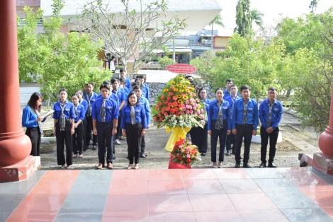 Tỉnh đoàn tổ chức chương trình về nguồn tại Khu Di tích Quốc gia đặc biệt Đồng Khởi