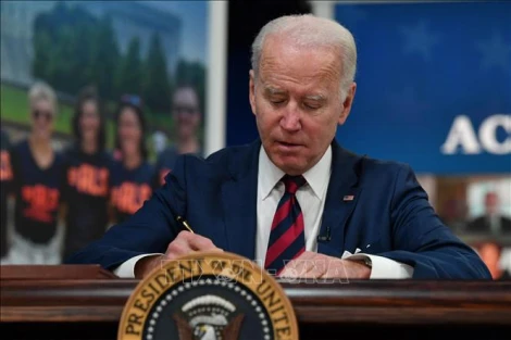 Tổng thống Mỹ Joe Biden ký ban hành 50 luật