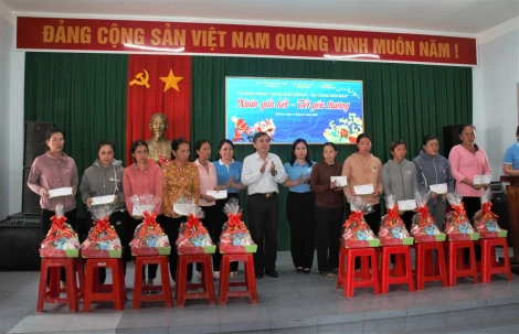 Xuân Biên phòng ấm lòng dân bản