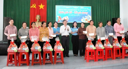 Xuân Biên phòng ấm lòng dân bản 