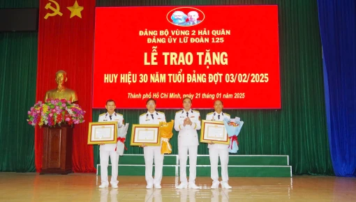 Lữ đoàn 125: Sinh hoạt Đảng bộ lần thứ nhất năm 2025 và trao tặng Huy hiệu 30 năm tuổi Đảng