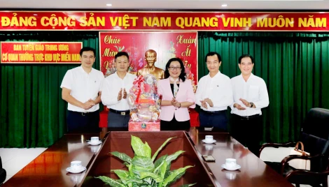 Đoàn công tác của Tỉnh ủy thăm, chúc Tết các cơ quan báo chí Trung ương tại TP. Hồ Chí Minh