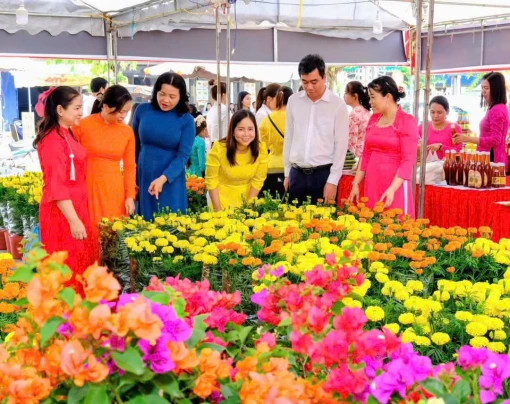 Trên 1,1 ngàn đơn vị hàng hóa, hoa kiểng, sản phẩm các loại được tiêu thụ tại chương trình “Xuân gắn kết - Tết yêu thương”