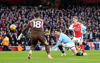 Arsenal vùi dập Man City cách biệt 4 bàn; Crystal Palace đánh bại Man Utd