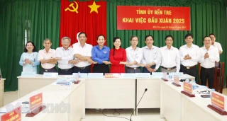 Các huyện, thành phố khai việc đầu xuân và phát động thi đua năm 2025