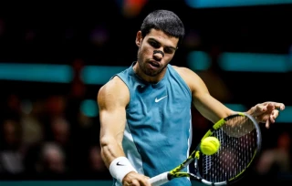 Alcaraz thoát hiểm ngoạn mục trận ra quân Rotterdam Open 2025