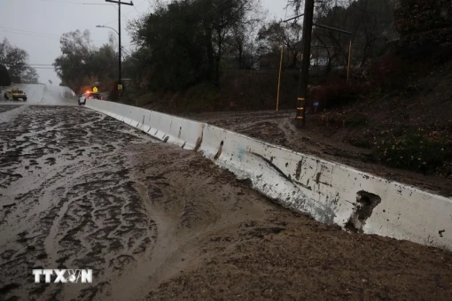 Mỹ: Sau cháy rừng, mưa lớn gây lở đất nghiêm trọng tại Los Angeles