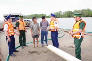 Phối hợp bắt giữ tàu vận chuyển cát trái phép