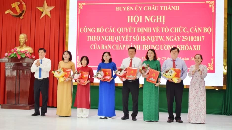 Các địa phương tổ chức hội nghị công bốquyết định về công tác cán bộ