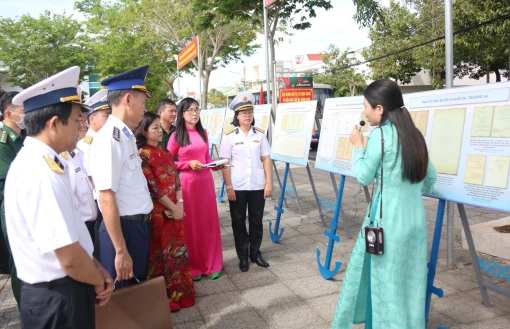 Bộ Tư lệnh Vùng Cảnh sát biển 3 tham quan Triển lãm Hoàng Sa Trường Sa - Biển đảo thiêng liêng