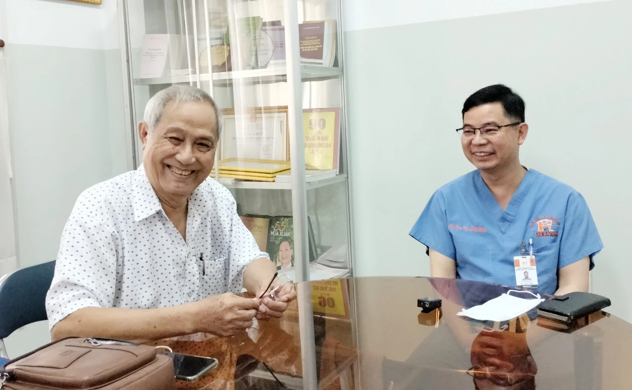 Ông Trần Công Ngữ - nguyên Phó chủ tịch UBND tỉnh (bìa trái). Ảnh: Ánh Nguyệt