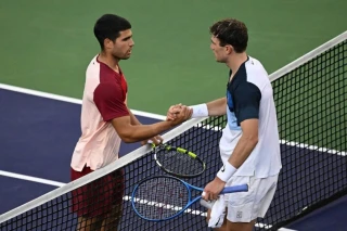 Carlos Alcaraz dừng bước ở Indian Wells sau tranh cãi 'VAR'