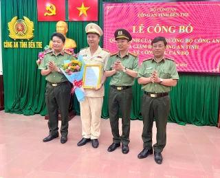 Công bố các quyết định của Bộ trưởng Bộ Công an và Giám đốc Công an tỉnh về công tác cán bộ