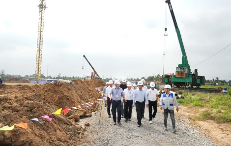 Phát huy tinh thần “vượt nắng, thắng mưa”, đẩy nhanh tiến độ xây dựng Bệnh viện đa khoa tỉnh