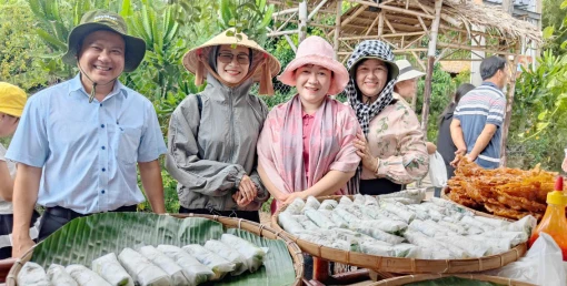 Bình Ðại tham quan, học tập mô hình chợ quê tại tỉnh Ðồng Tháp