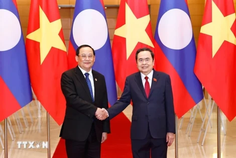 Chủ tịch Quốc hội Trần Thanh Mẫn hội kiến Thủ tướng Lào Sonexay Siphandone