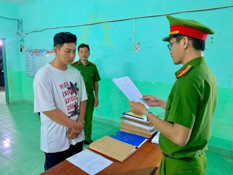 Khởi tố, bắt tạm giam đối tượng cướp tiệm vàng