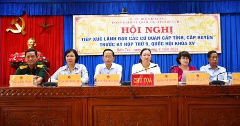 Đại biểu Quốc hội tỉnh tiếp xúc với lãnh đạo các cơ quan cấp tỉnh, cấp huyện