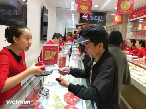 Giá vàng trong nước tăng mạnh, lấy lại mốc 121 triệu đồng mỗi lượng