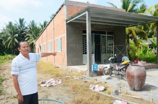 Người dân đóng góp xây dựng nhà văn hóa khu phố Phước Hậu