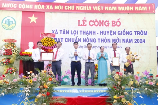 Tân Lợi Thạnh (Giồng Trôm) đạt chuẩn xã nông thôn mới