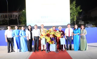 Gặp gỡ nhân chứng lịch sử, biểu diễn nghệ thuật Chủ đề 'Âm vang ngày đại thắng'