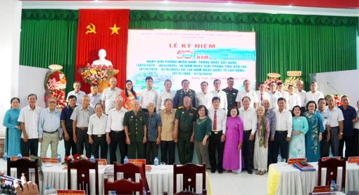 Giồng Trôm họp mặt kỷ niệm 50 năm Ngày giải phóng miền Nam, thống nhất đất nước