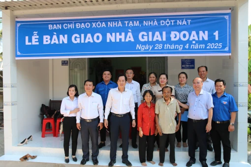 TP. Bến Tre sơ kết chương trình “Chung tay xóa nhà tạm, nhà dột nát” và bàn giao nhà ở giai đoạn 1