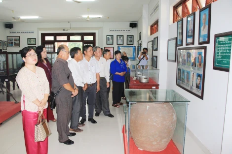 Tập hợp lực lượng tham gia đấu tranh giành độc lập, xây dựng quê hương