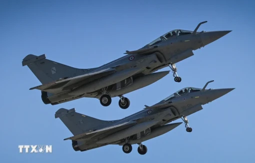 Máy bay tiêm kích Pakistan và Ấn Độ đối đầu trên không