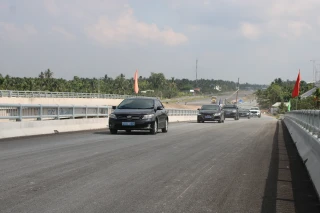 Tạo đà phát triển tỉnh từ những công trình được khởi công, khánh thành dịp kỷ niệm 50 năm Ngày giải phóng miền Nam