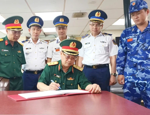 Bộ Quốc phòng kiểm tra công tác sẵn sàng chiến đấu tại Hải đoàn 32