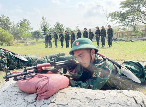 Quyết tâm hoàn thành tốt nhiệm vụ huấn luyện chiến sĩ mới năm 2025