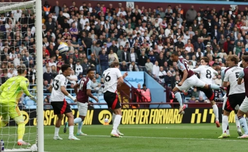 Aston Villa làm nóng cuộc đua dự Champions League