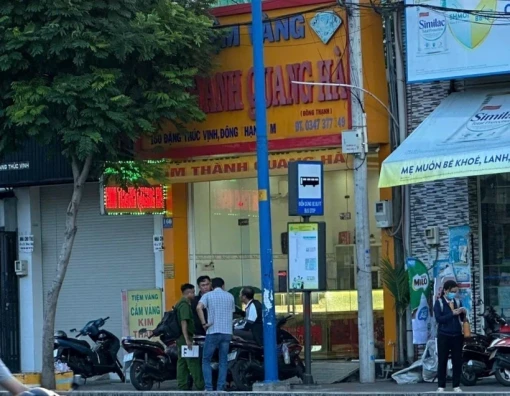Truy bắt 2 đối tượng cướp tiệm vàng tại huyện Hóc Môn