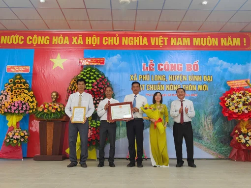 Công bố xã Phú Long đạt chuẩn nông thôn mới