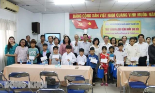 Đồng hương Bến Tre đóng góp 238 triệu đồng hỗ trợ chi phí điều trị cho 31 bệnh nhi ung bướu