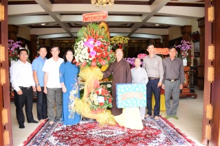 Phó chủ tịch UBND tỉnh thăm, chúc mừng các chức sắc tiêu biểu nhân dịp lễ Phật đản PL.2569 - DL.2025