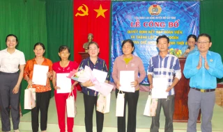 Thành lập Nghiệp đoàn cơ sở đan ghế nhựa xã Thành Thới A