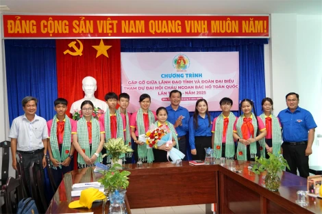 Gặp gỡ đoàn thiếu nhi tham dự Đại hội Cháu ngoan Bác Hồ toàn quốc