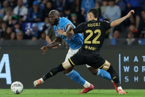Napoli hụt chân trước Genoa, Inter Milan áp sát ngôi đầu bảng