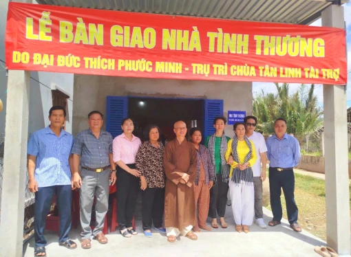 Thạnh Phước bàn giao nhà tình thương cho hộ khó khăn