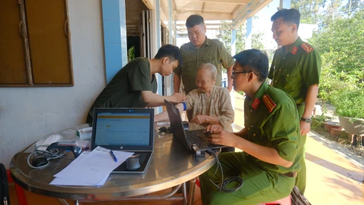 Thu nhận mẫu ADN cho thân nhân liệt sĩ chưa xác định danh tính