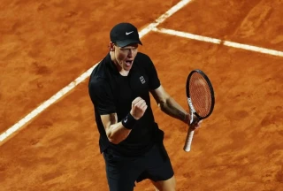 Sinner vào tứ kết Rome Masters