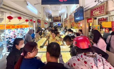 Giá vàng SJC cao hơn thế giới gần 20 triệu đồng/lượng, Ngân hàng Nhà nước khuyến cáo người dân thận trọng